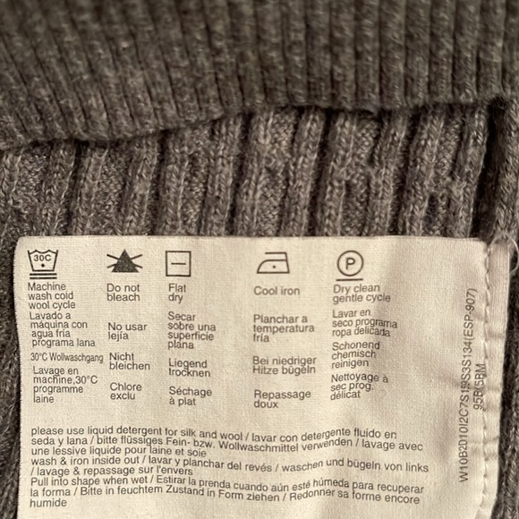 ESPRIT Classic Scoop Neck Grey Cotton and Cashmere Sweater. Size Small. - Picture 9 of 9